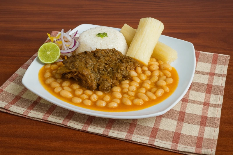 Delicioso cabrito con frejoles listo para disfrutar