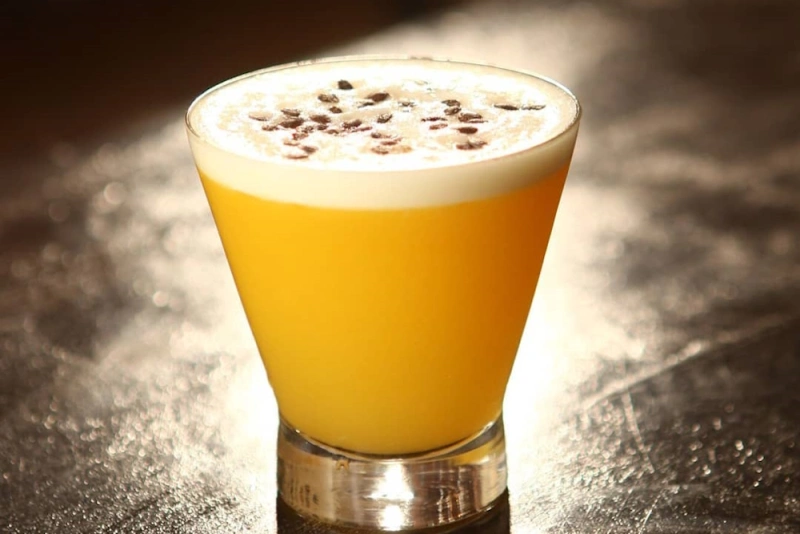 vaso de maracuyá sour